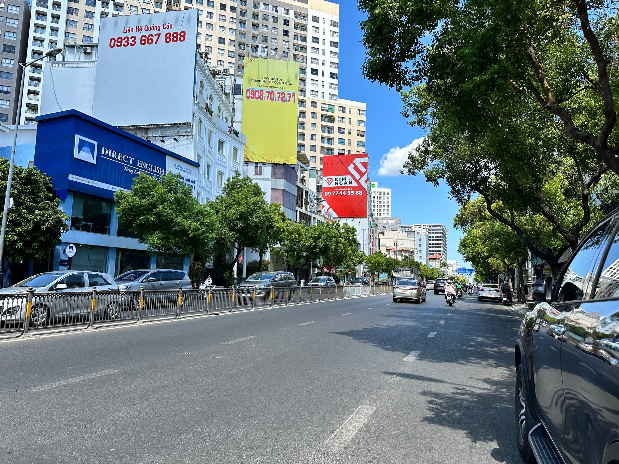 Люди остаются дома, спасаясь от жары, улицы Сайгона опустели - Vietnam.vn