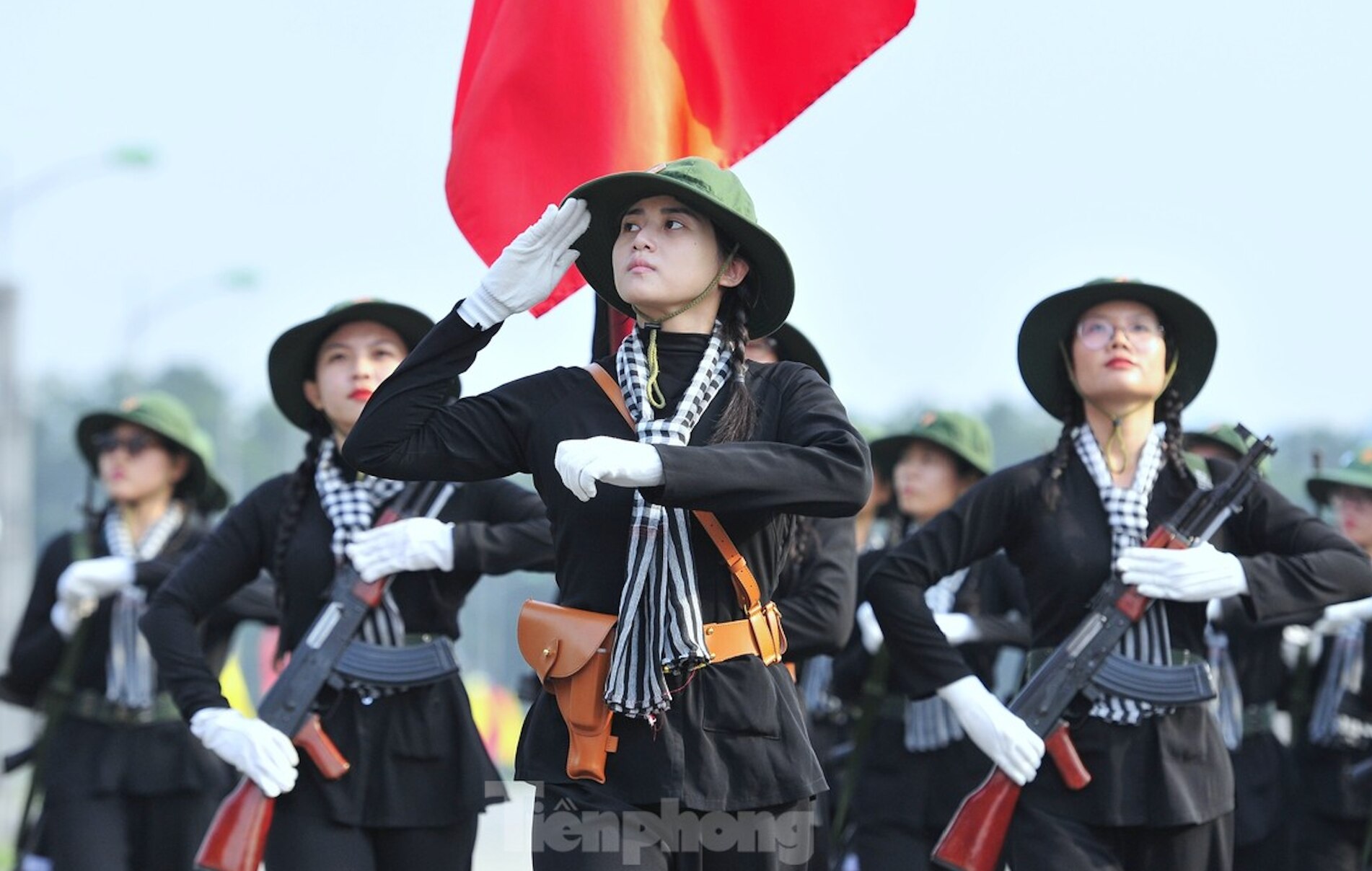 Южный Красный Шар готов к важному военному параду в Дьенбьене - Vietnam.vn