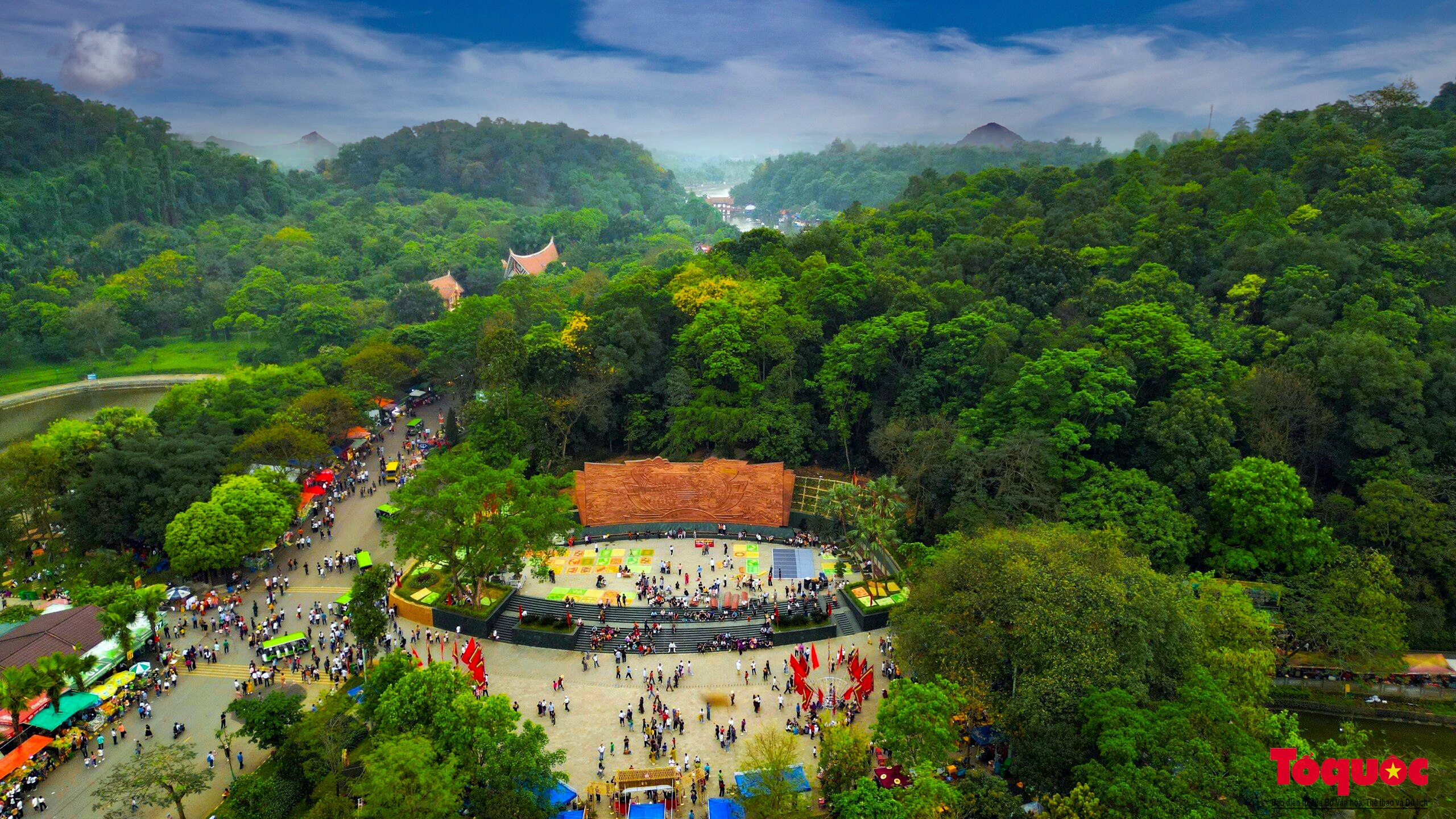 На священной горе Нгиа Линь цветет золотая лилия - Vietnam.vn