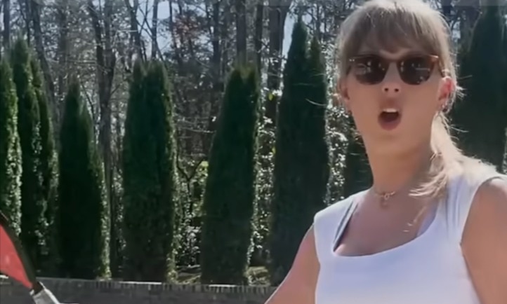 Taylor Swift diện váy tím oải hương