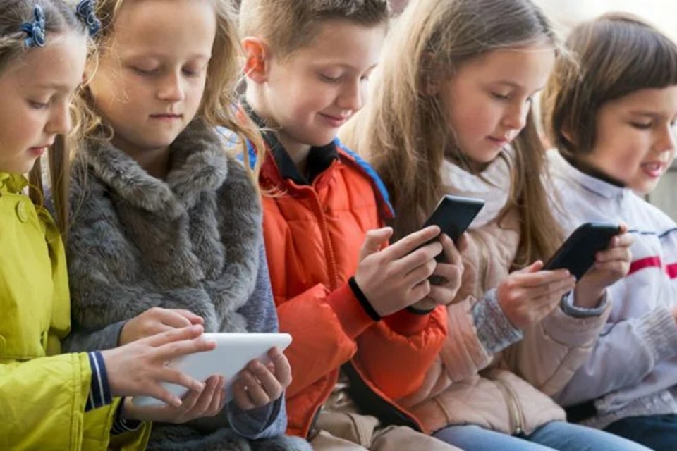 Với tỉ phú Bill Gates, độ tuổi mà trẻ nhỏ sử dụng smartphone phù hợp nhất là 14