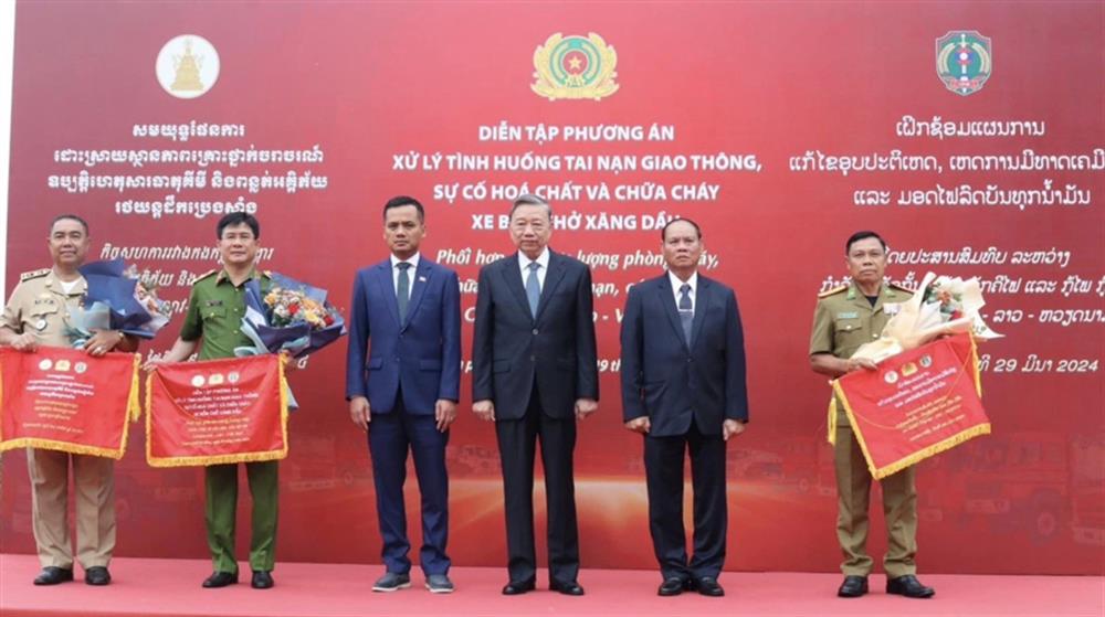 Diễn tập phương án PCCC và CNCH giữa lực lượng Công an, Nội vụ 3 nước Việt Nam - Lào - Campuchia