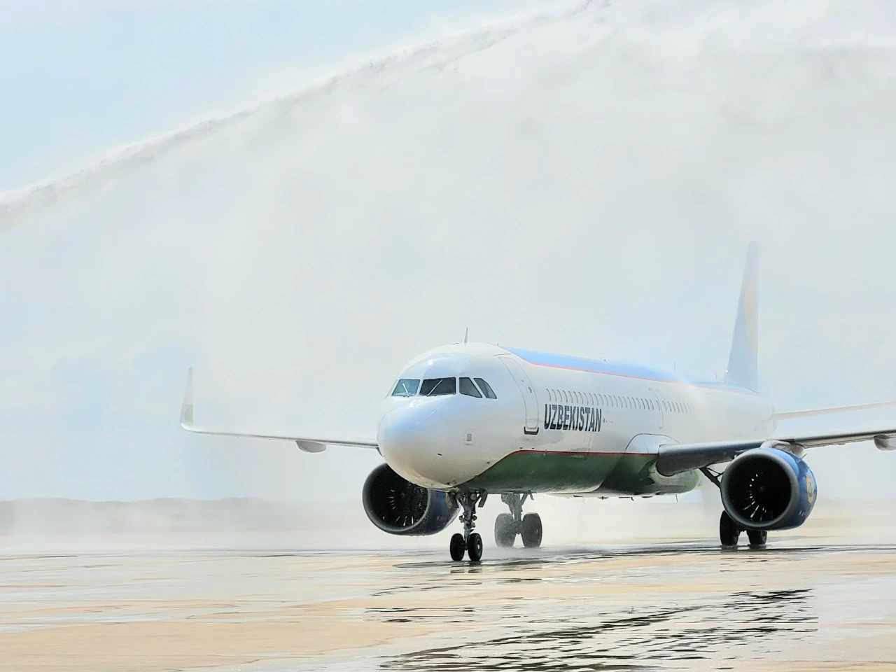 Еще одна авиакомпания открывает маршрут Узбекистан - Камрань - Vietnam.vn