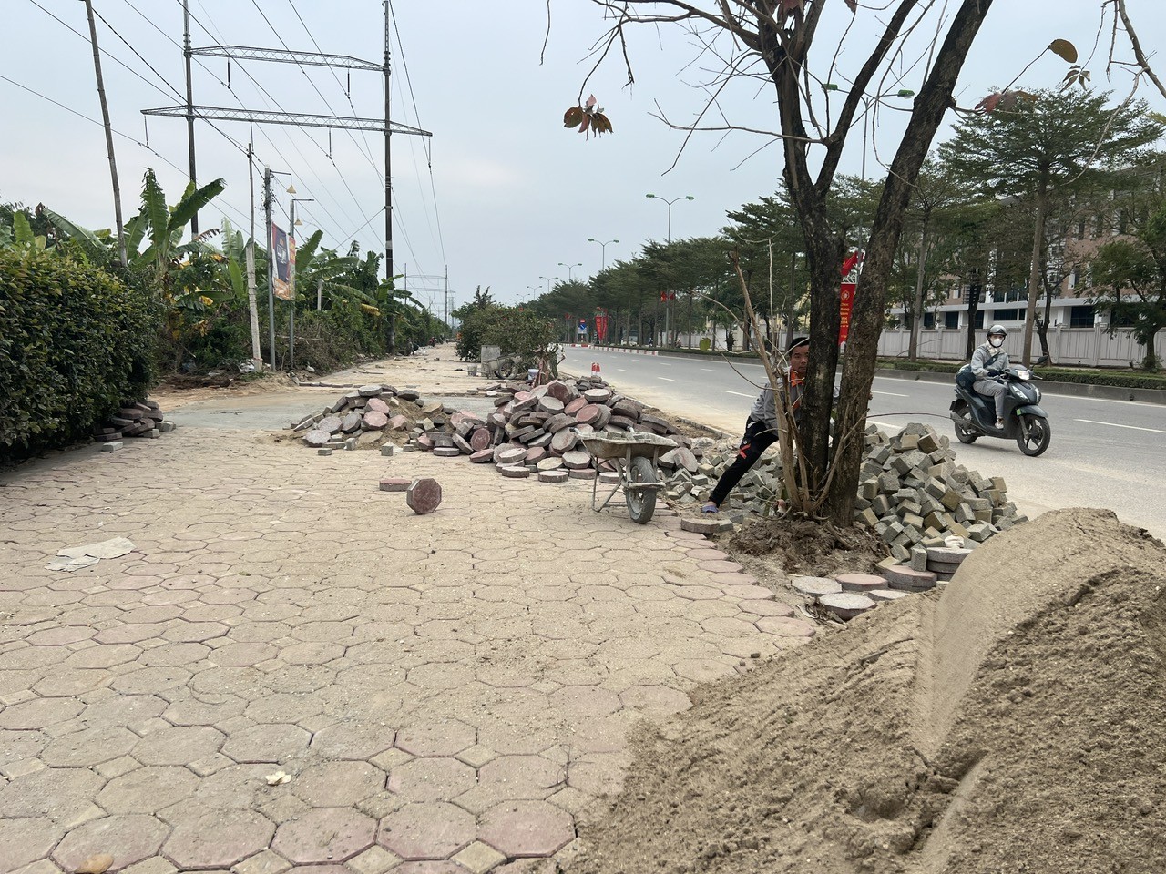 Nhiều tuyến phố tại Hà Nội lát vỉa hè ngay từ đầu năm ảnh 13