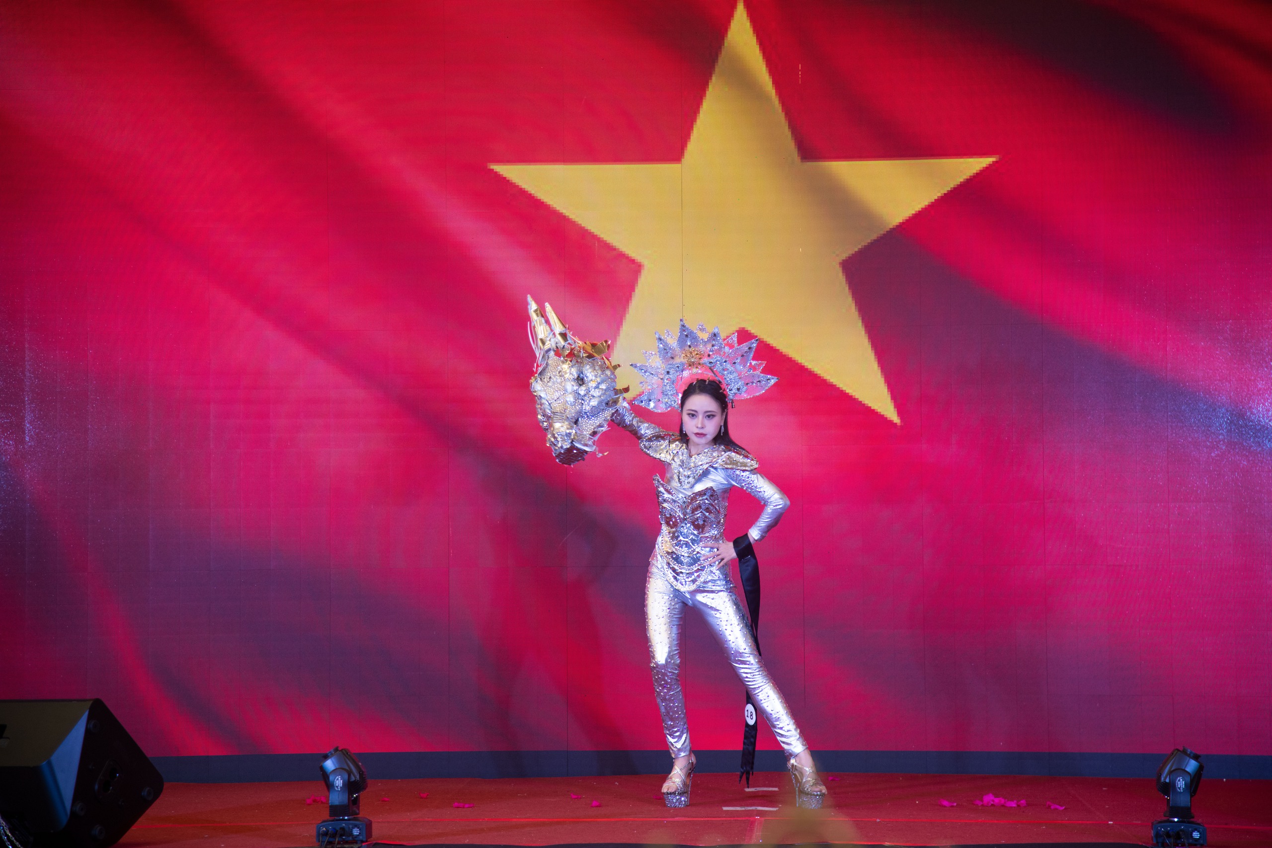 Runner-up Le Trang Ngan won Miss Petite Global Asia 2024 - Vietnam.vn