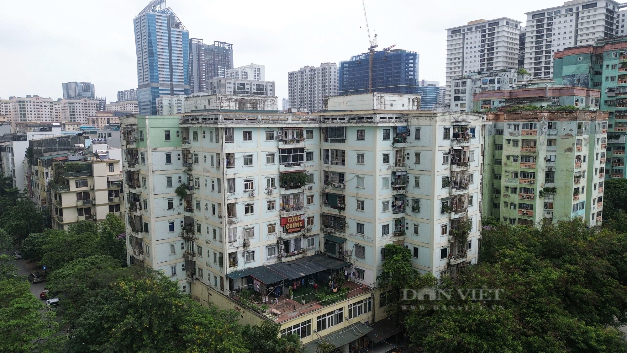 Некогда богатый городской район Ханоя сейчас невероятно неопрятный -  Vietnam.vn