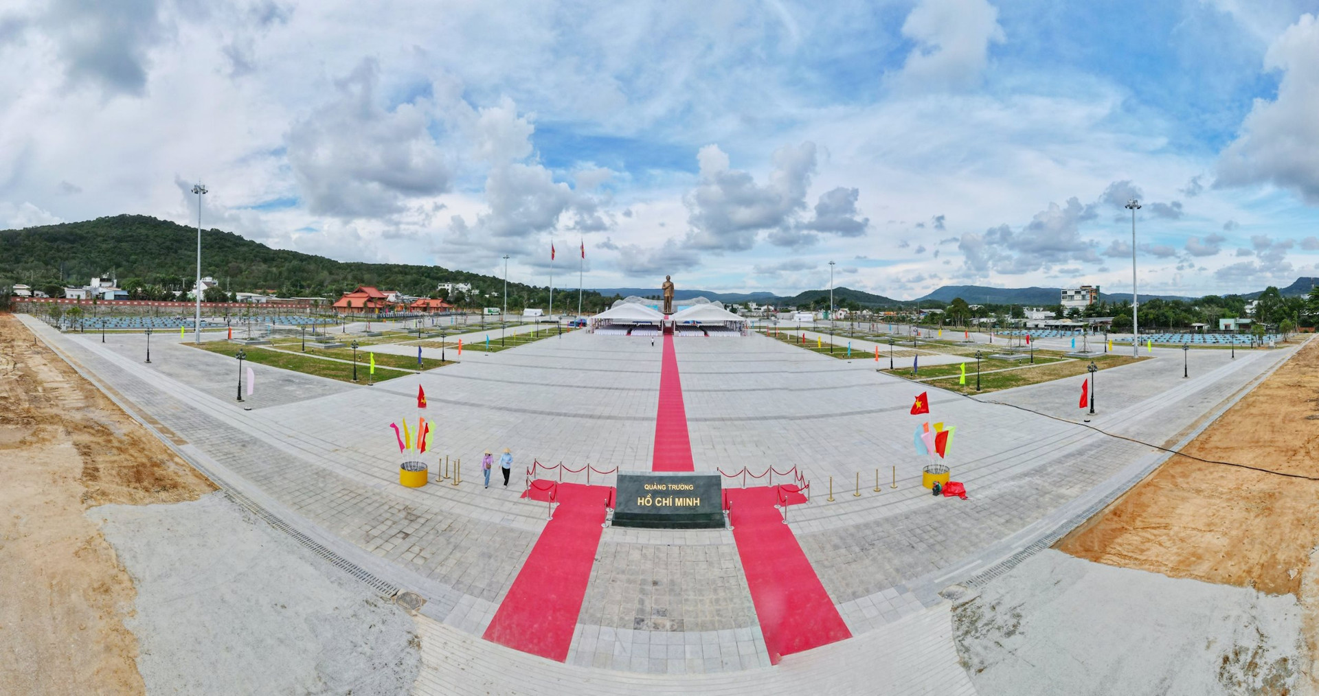 Открытие памятника президенту Хо Ши Мину в городе Фукуок - Vietnam.vn