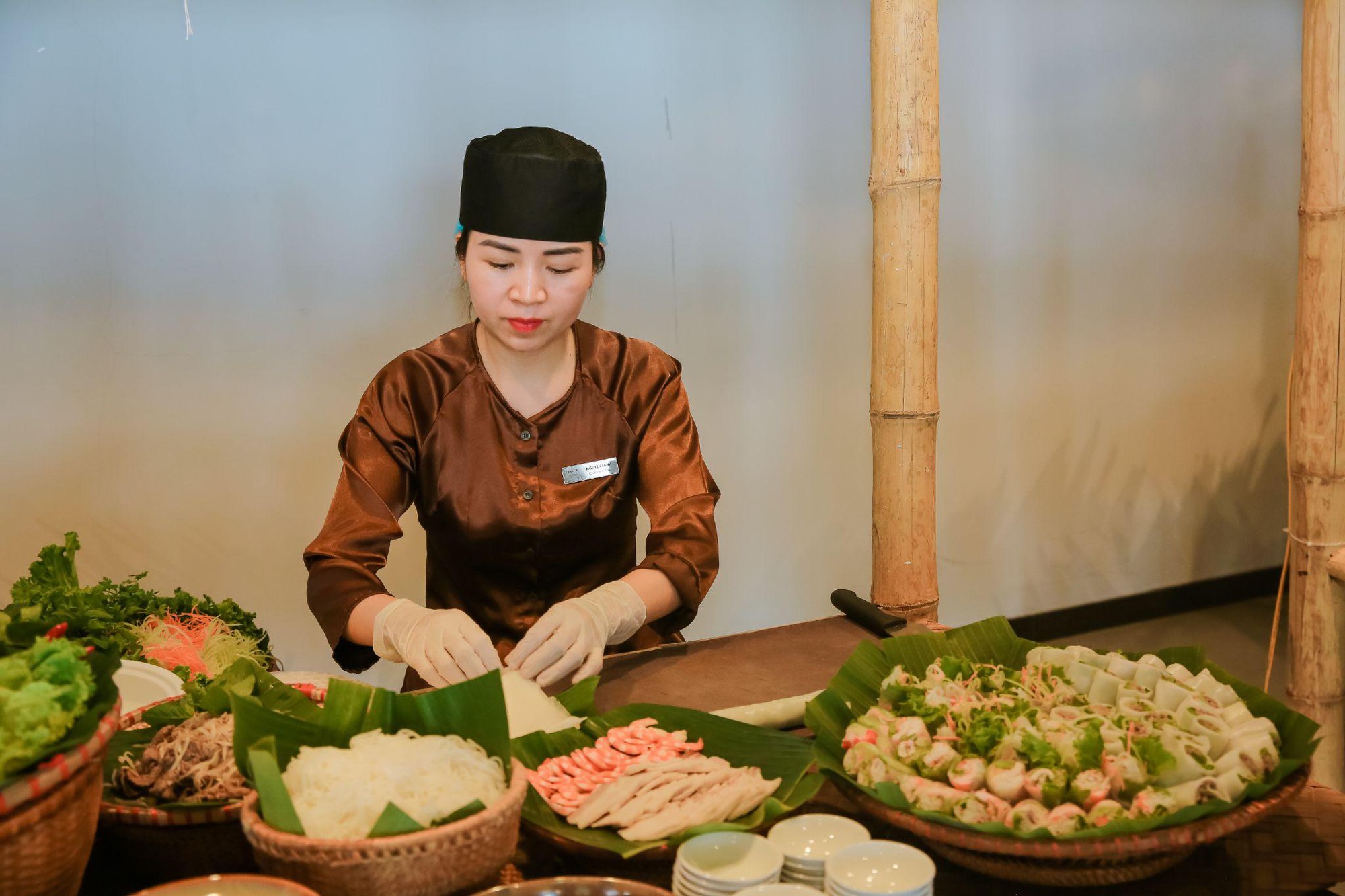 Lạc vào không gian ẩm thực Việt Nam đặc sắc tại Oakwood Ha Long trong Ngày Châu Âu - Ảnh 3.