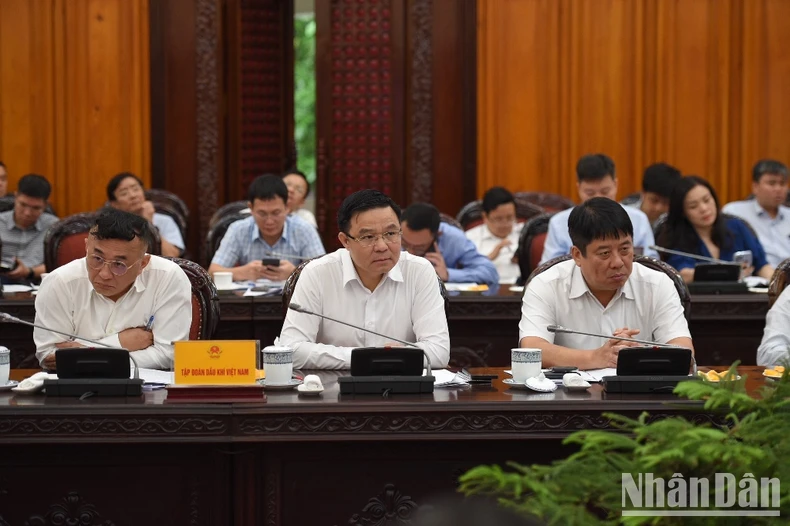[Ảnh] Thủ tướng họp thúc đẩy tiến độ triển khai dự án Đường dây 500kV mạch 3 ảnh 12