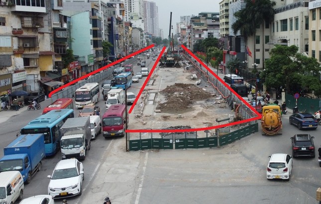 Quây rào phố Kim Đồng khi chưa tổ chức giao thông: Thanh tra và CSGT nói gì? ảnh 2