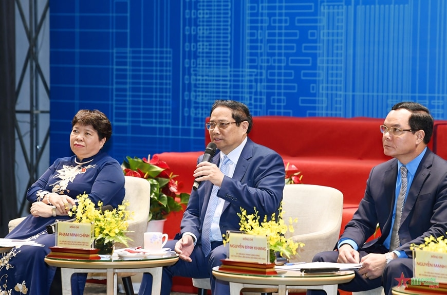 Thủ tướng Chính phủ Phạm Minh Chính trao đổi tại Diễn đàn