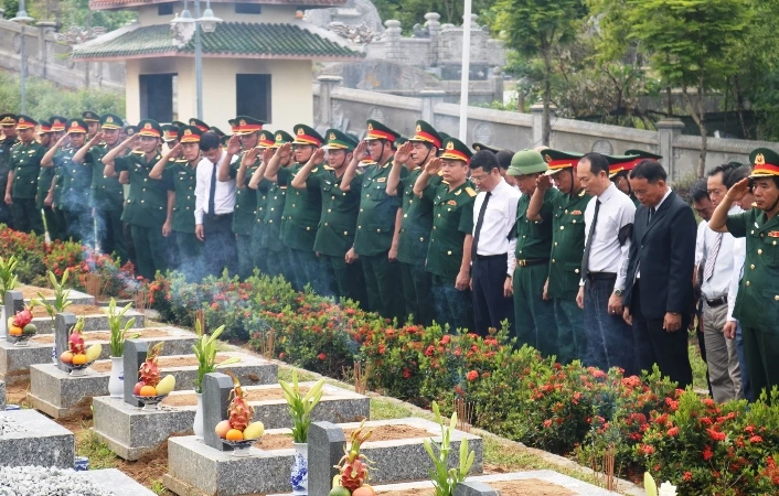 Truy điệu, an táng hài cốt liệt sĩ Quân tình nguyện và chuyên gia Việt Nam hy sinh tại Lào ảnh 4