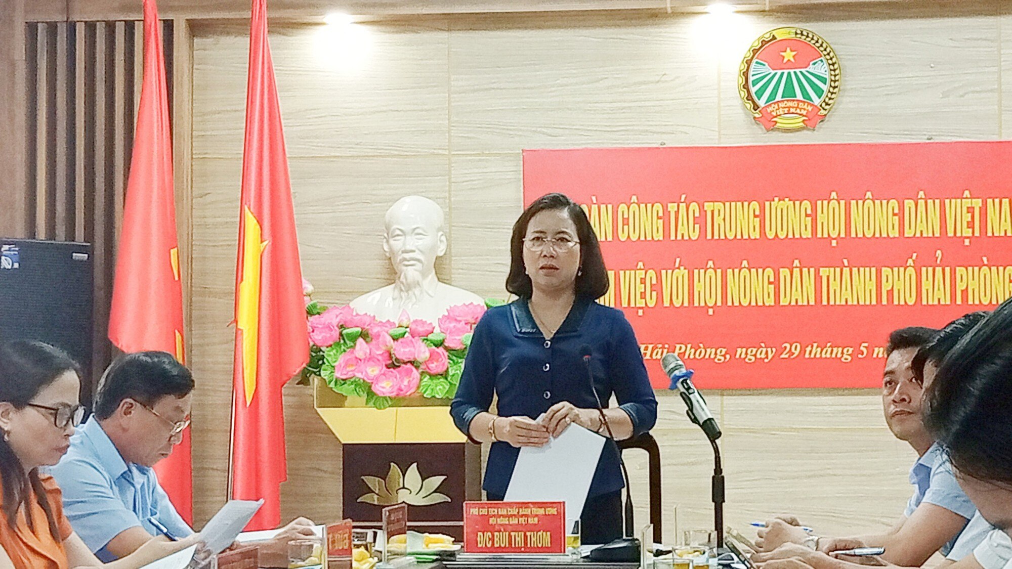 Phó Chủ tịch Bùi Thị Thơm và đoàn công tác TƯ Hội NDVN làm việc với Hội Nông dân Hải Phòng- Ảnh 2.