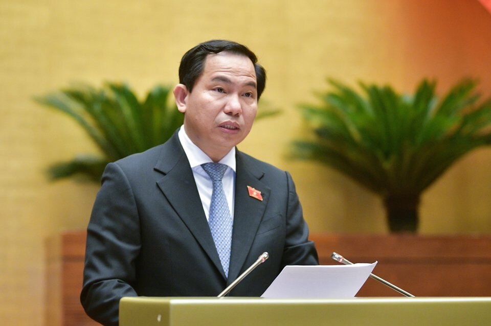 Chủ nhiệm Ủy ban Tài chính – Ngân sách của Quốc hội Lê Quang Mạnh trình bày báo cáo thẩm tra