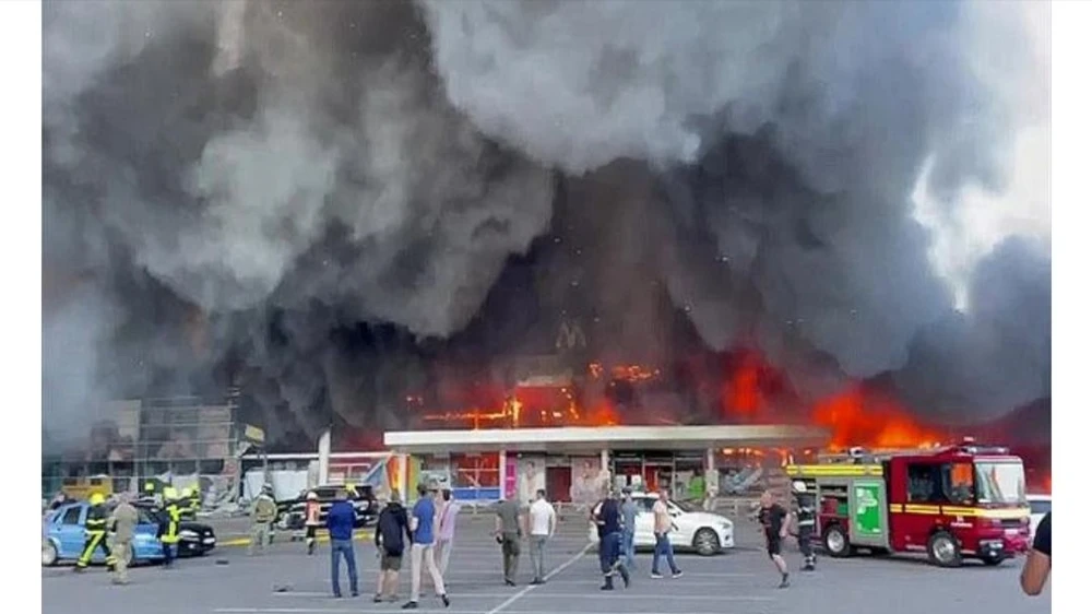 Ảnh chụp màn hình vụ cháy trung tâm thương mại ở Ba Lan 
