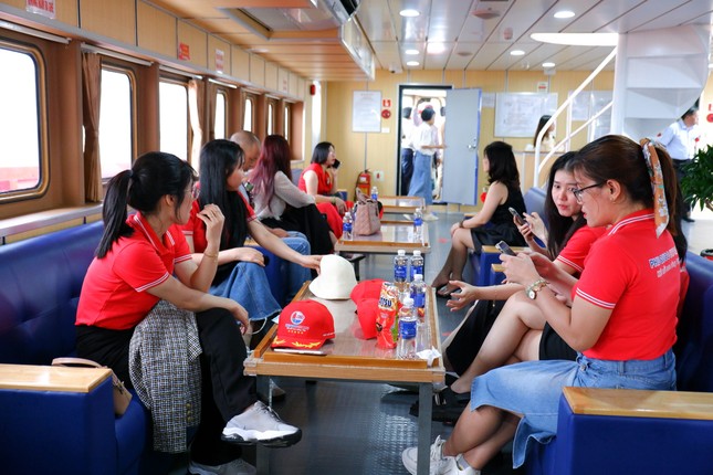 Bất ngờ lý do khách đi tàu cao tốc TPHCM - Côn Đảo vạ vật chờ trung chuyển ảnh 2
