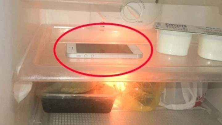 Đặt smartphone vào tủ lạnh để làm mát nhanh có phải là một phương pháp an toàn không? (Ảnh minh họa)