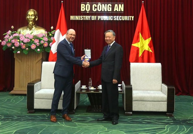 Đại tướng Tô Lâm tiếp Đại sứ đặc mệnh toàn quyền Liên bang Thụy Sĩ tại Việt Nam