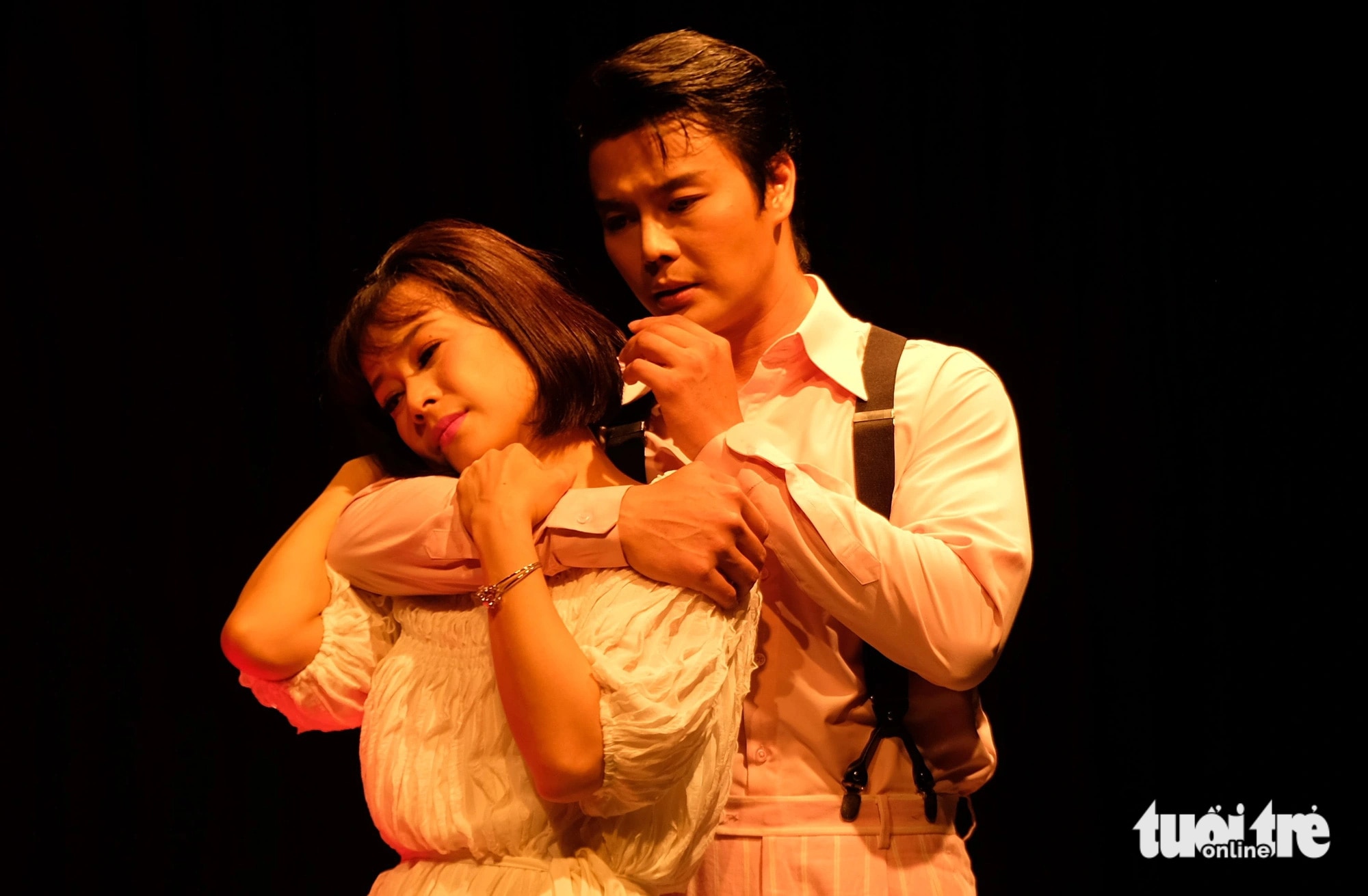 Nghệ sĩ Võ Minh Lâm và Lê Chi Na tham gia kịch đọc lần 1 - Ảnh: LINH ĐOAN
