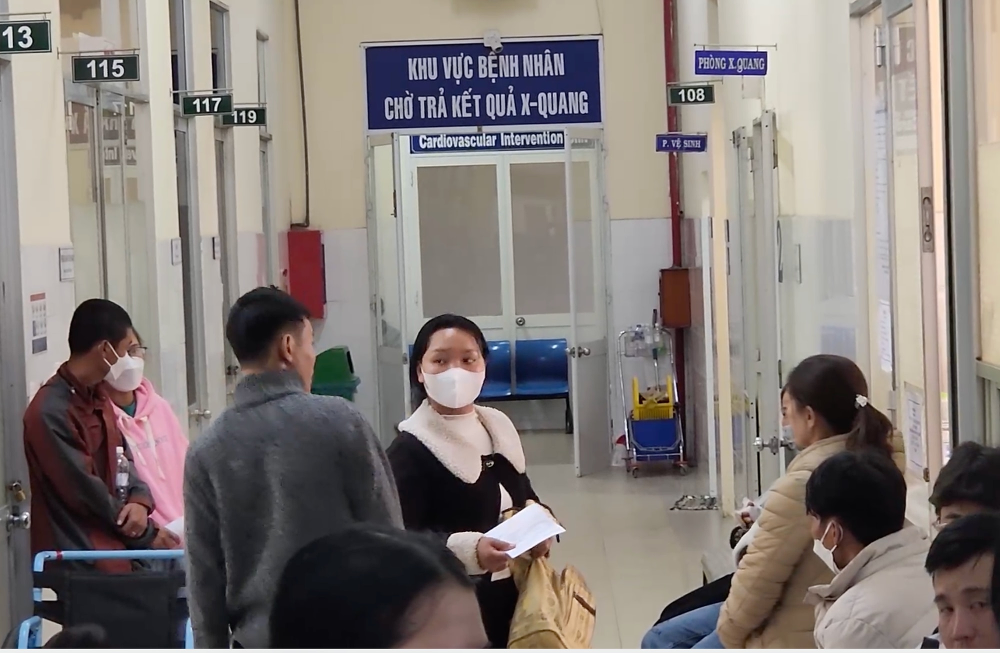 Bệnh nhân tại Lâm Đồng gặp khó khăn khi nhiều vật tư y tế đã hết - Ảnh: M.V