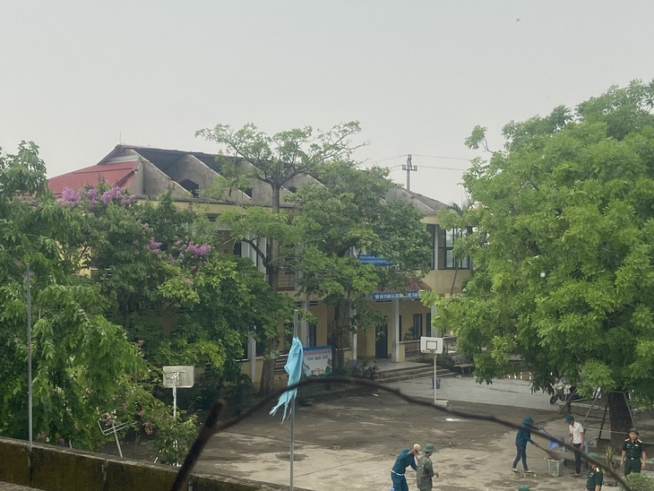 Trường tiểu học Phú Lương 1 (huyện Phú Vang, tỉnh Thừa Thiên Huế bị lốc xoáy tàn phá, buộc học sinh nghỉ học - Ảnh: Phòng GD&ĐT huyện Phú Vang
