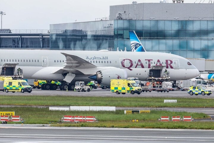 Một máy bay của Qatar Airways tại sân bay Dublin, Ireland. (Ảnh: Irish Independent)