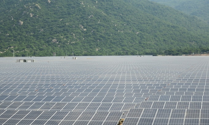Nhà máy điện mặt trời ở huyện Tuy Phong, tỉnh Bình Thuận. Ảnh: Việt Quốc