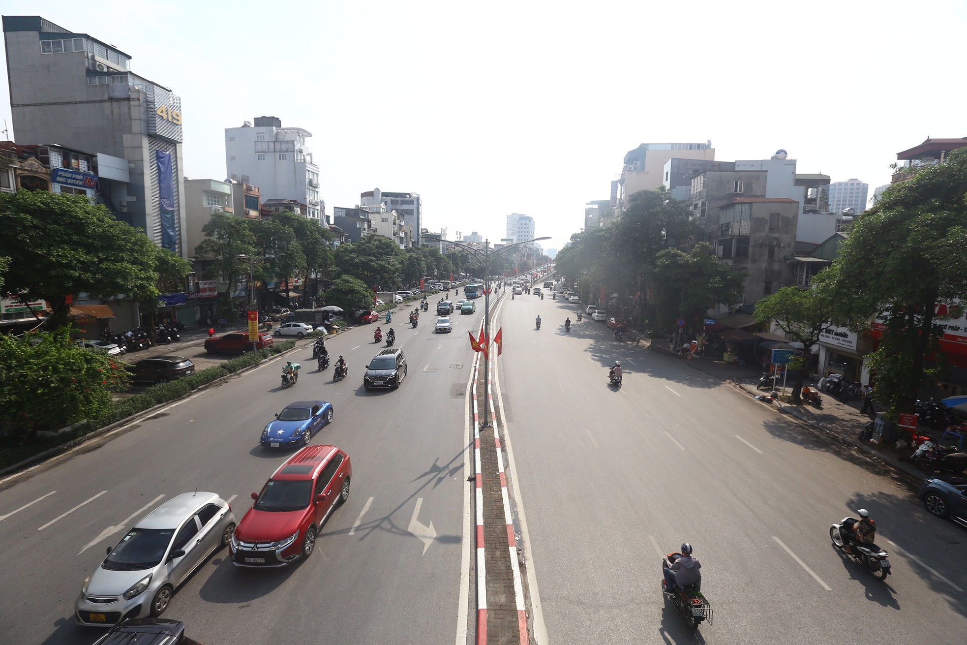 Внимательный взгляд на «самые дорогие» дороги планеты в Ханое - Vietnam.vn