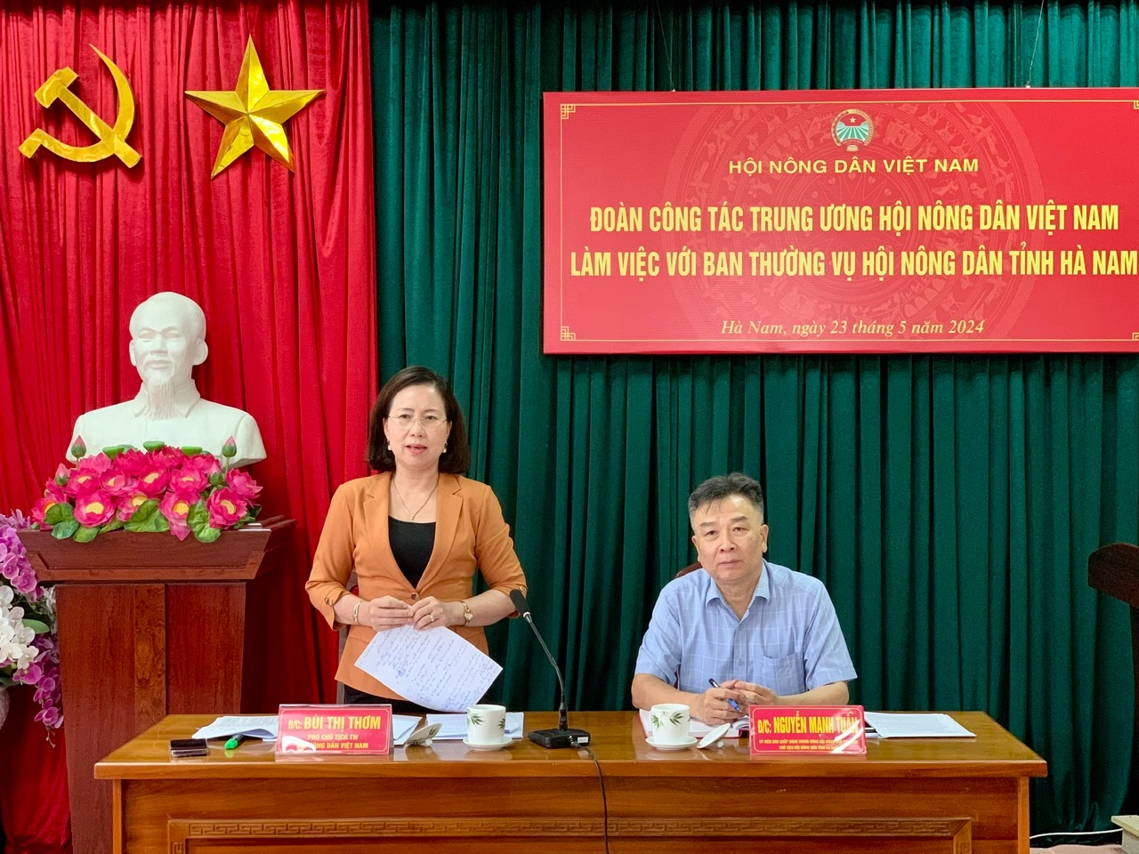 Phó Chủ tịch BCH Hội Nông dân Việt Nam Bùi Thị Thơm làm việc với Hội Nông dân tỉnh Hà Nam- Ảnh 1.