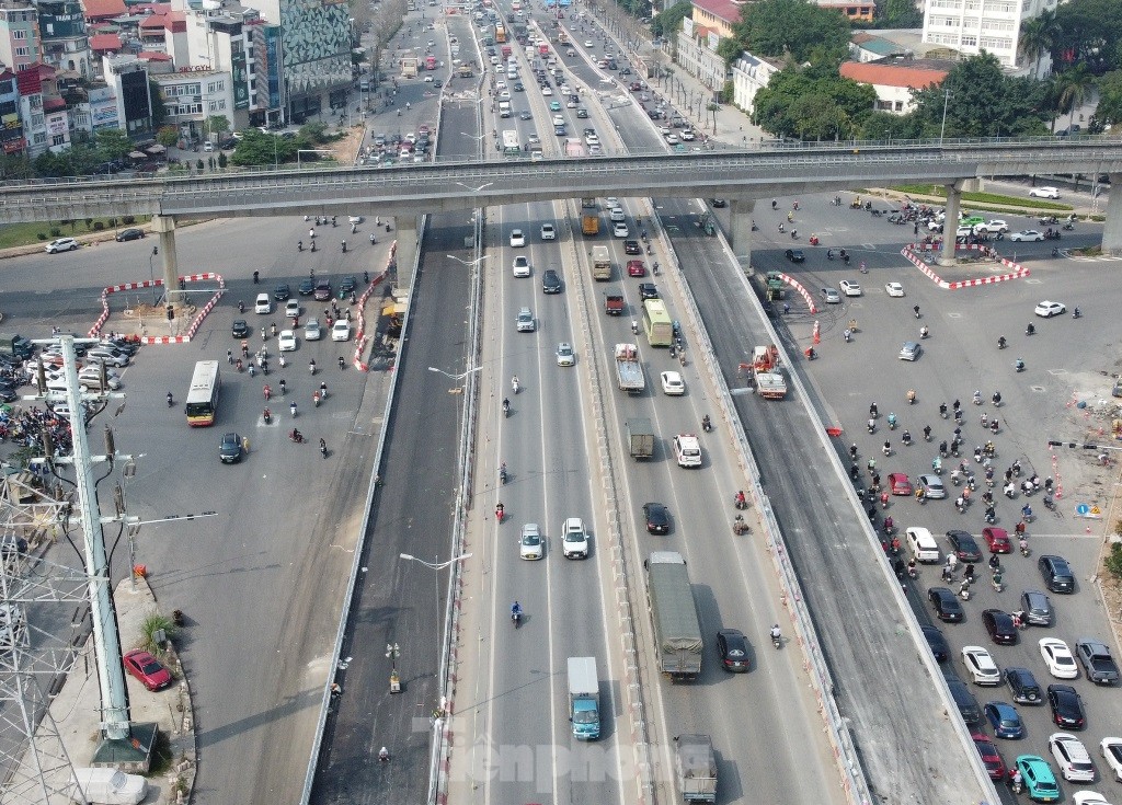 Phương tiện đi lại thế nào khi hai cầu vượt thép Mai Dịch thông xe? ảnh 1