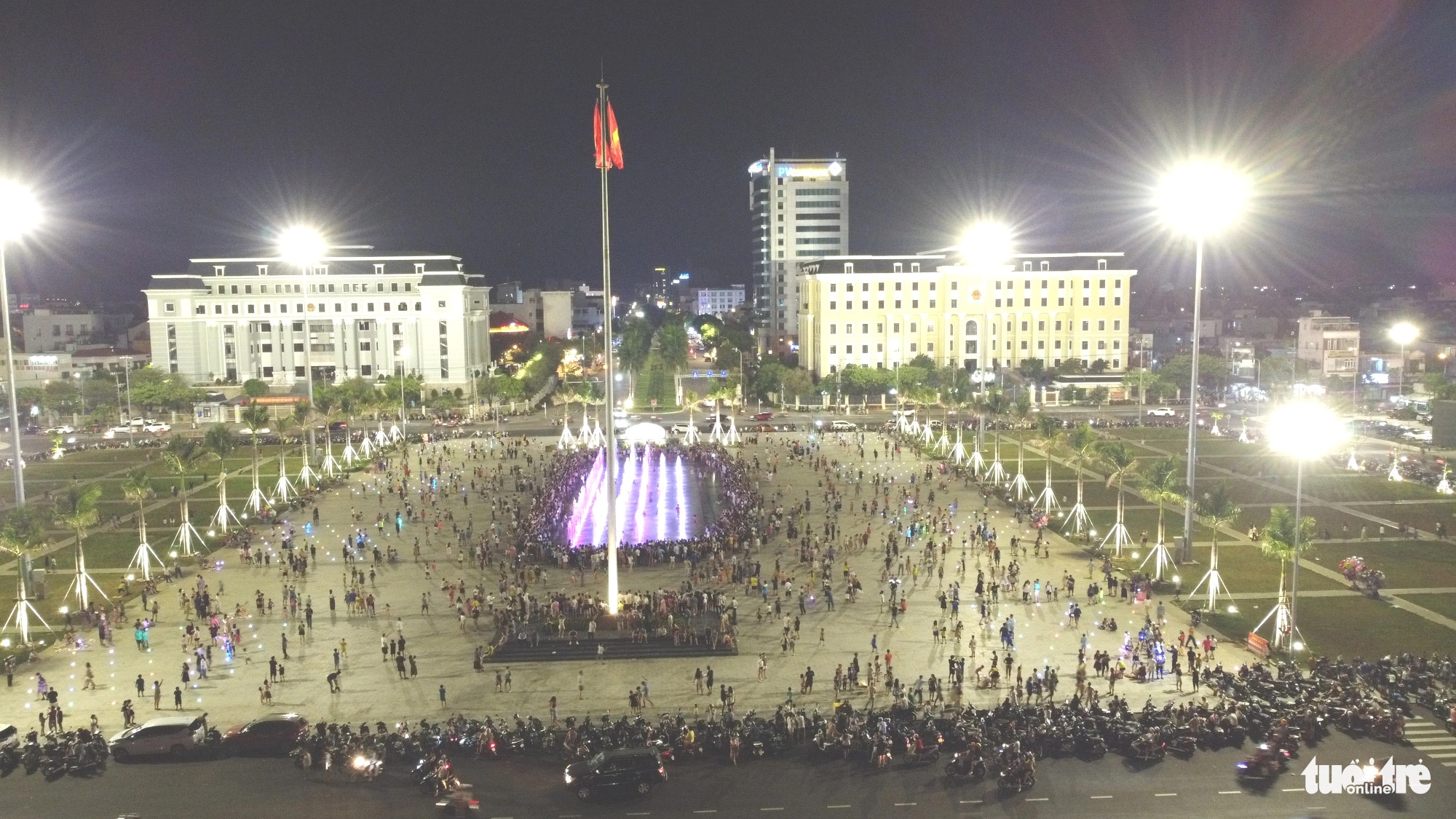 Water music stage at March 29 Square in Da Nang 'attracts' visitors