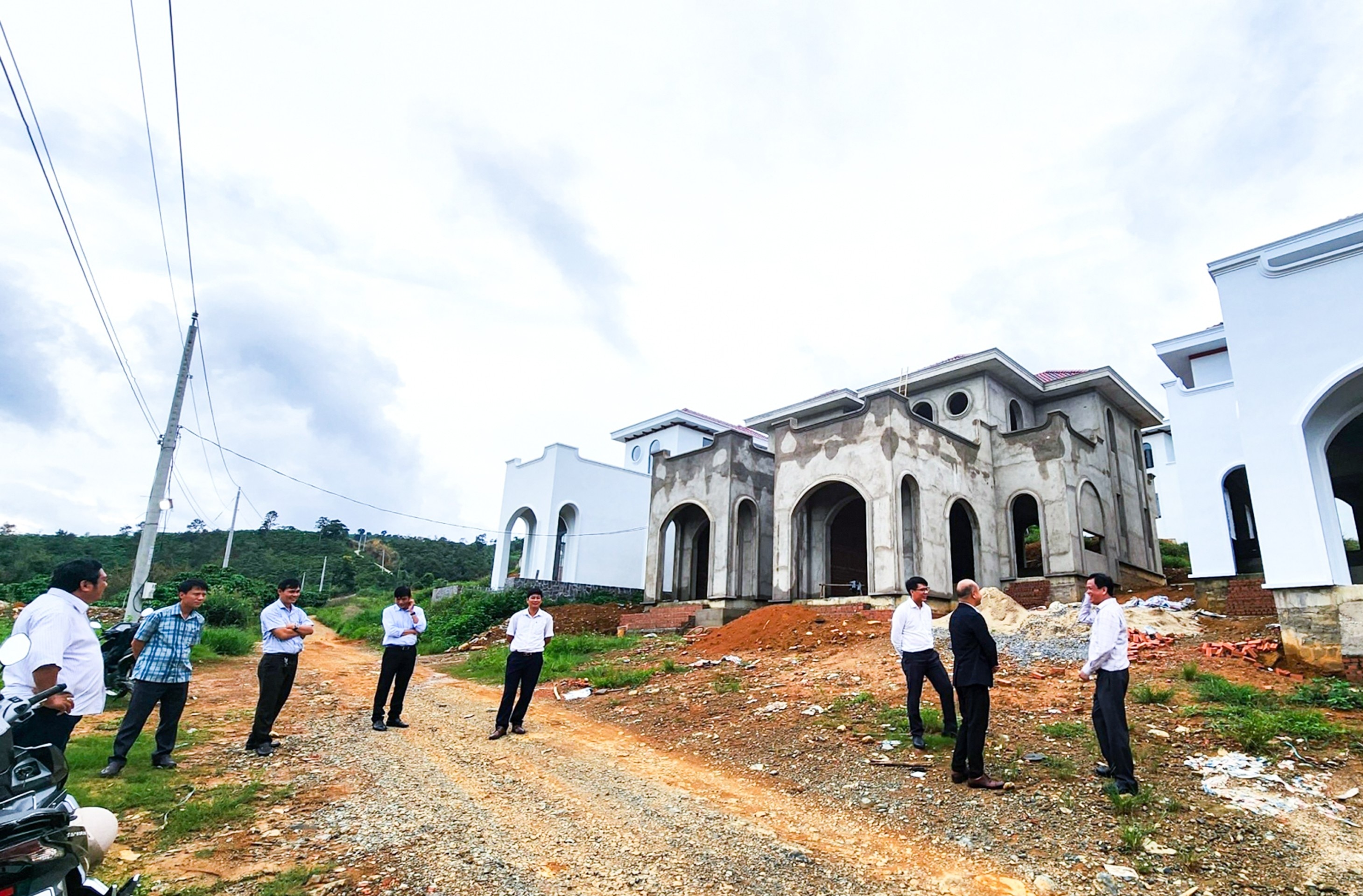 Bất động sản - Vụ 22 căn biệt thự xây dựng trái phép ở Lâm Đồng: Sở Xây dựng tiến hành kiểm tra (Hình 2).
