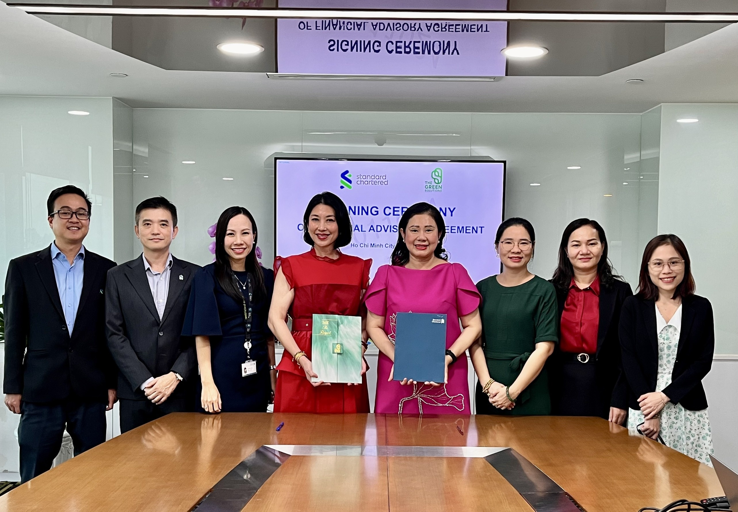 Standard Chartered Việt Nam ký kết hợp tác cung cấp dịch vụ tư vấn tài chính cho dự án hydro xanh Trà Vinh của TGS
