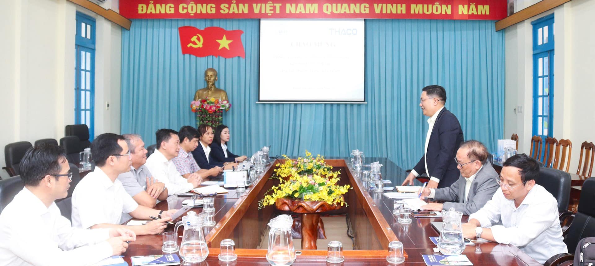 Đại-diện-THACO,-ông-Nguyễn-Lê-Minh-Châu-–-Phó-Giám-đốc-Ban-Nhân-sự-phát-biểu-tại-buổi-gặp-mặt