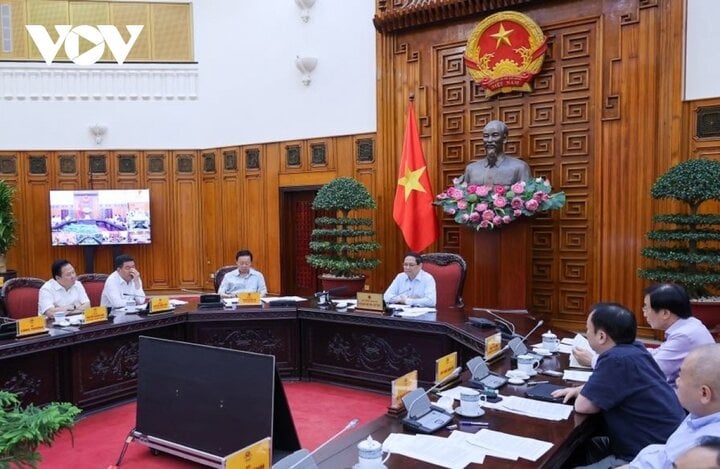 Thủ tướng chủ trì họp với các bộ, ngành, địa phương, cơ quan liên quan về tiến độ triển khai dự án đường dây 500kV mạch 3 Phố Nối - Quảng Trạch.