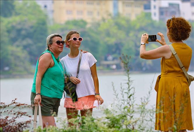Triển vọng thu hút khách quốc tế đến Hà Nội suốt bốn mùa - Ảnh 1.