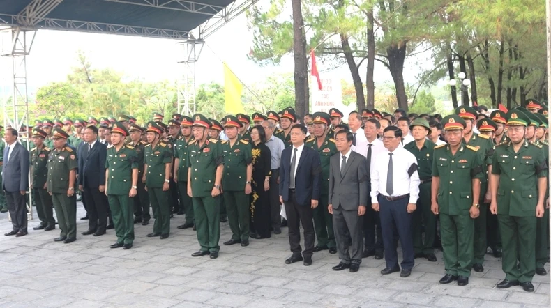 Truy điệu, an táng hài cốt liệt sĩ Quân tình nguyện và chuyên gia Việt Nam hy sinh tại Lào ảnh 1