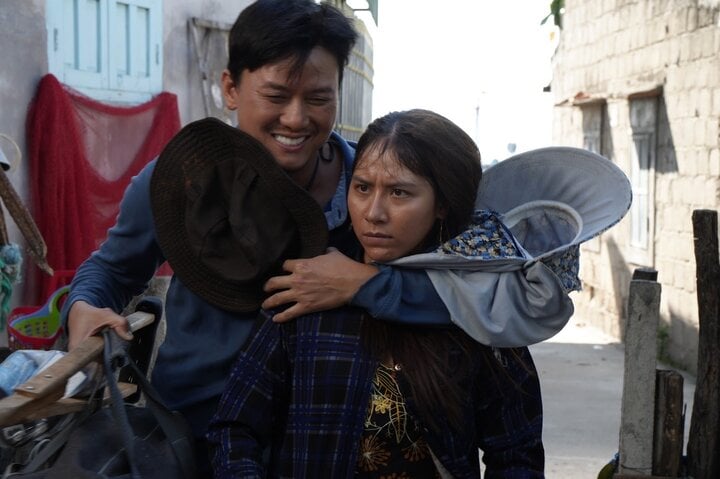 Tín Nguyễn thừa nhận vai diễn Tư Thắm trong "Lật mặt 7" được xem là một cột mốc lớn trong chặng đường làm nghề của mình.