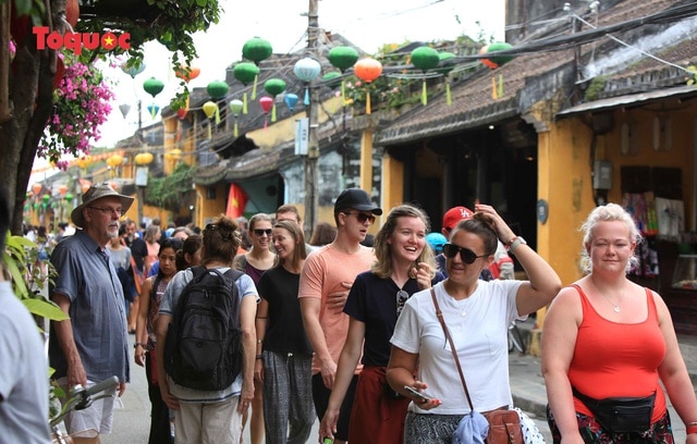 Việt Nam đón gần 7,6 triệu lượt khách du lịch quốc tế trong 5 tháng đầu năm - Ảnh 1.
