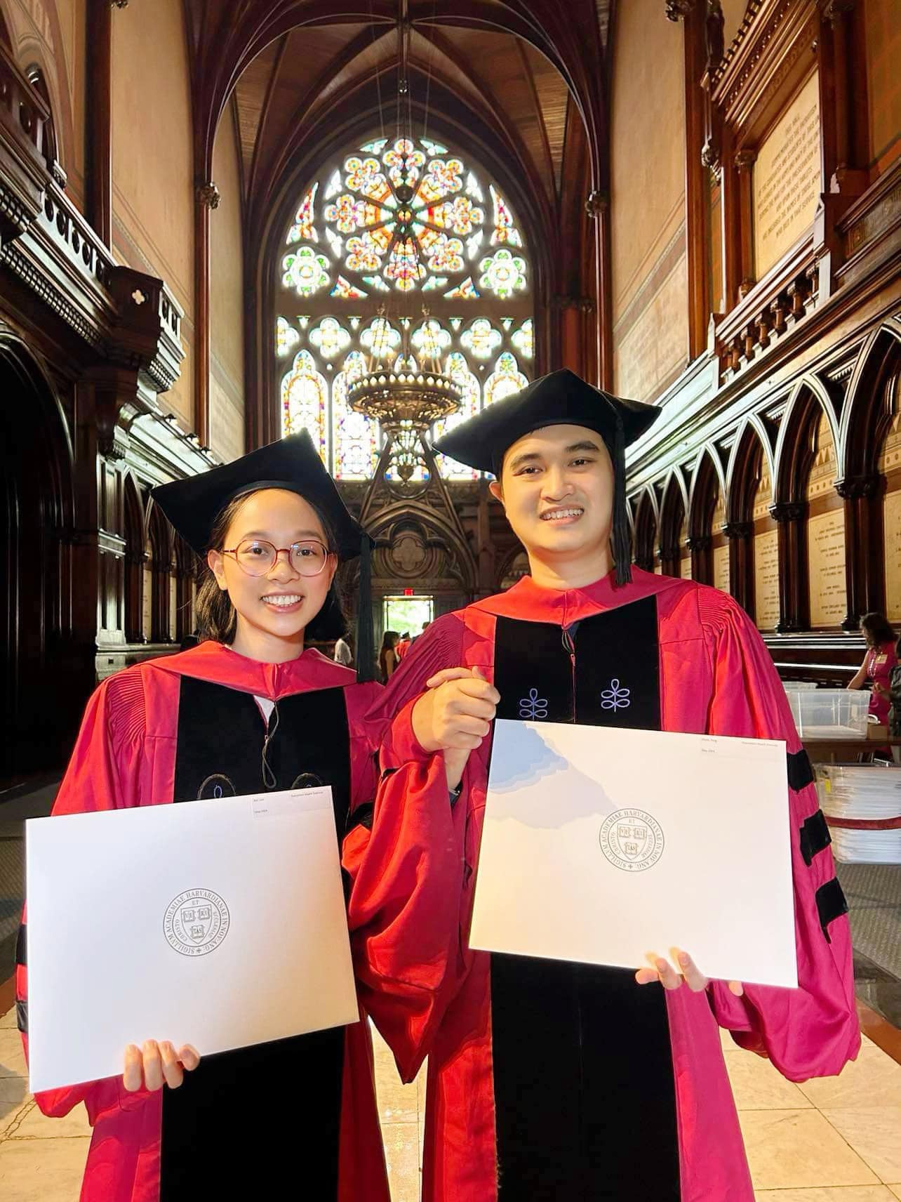 Phạm Thanh Tùng và Bùi Phương Linh cùng tốt nghiệp tiến sĩ tại Trường Y tế công cộng T.H. Chan (HSPH), Đại học Harvard - Ảnh: XUÂN QUỲNH