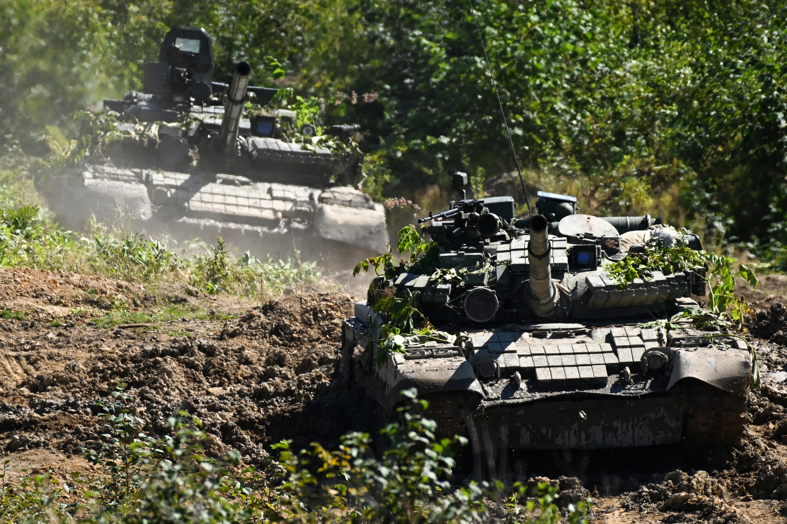 Xe-tang-T-80-giup-Nga-tien-len-o-Donetsk-Ukraine.jpg