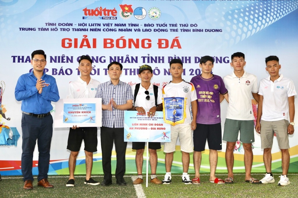 Đội bóng đá Cao su Phước Hòa đoạt Cúp Báo Tuổi trẻ Thủ đô năm 2024