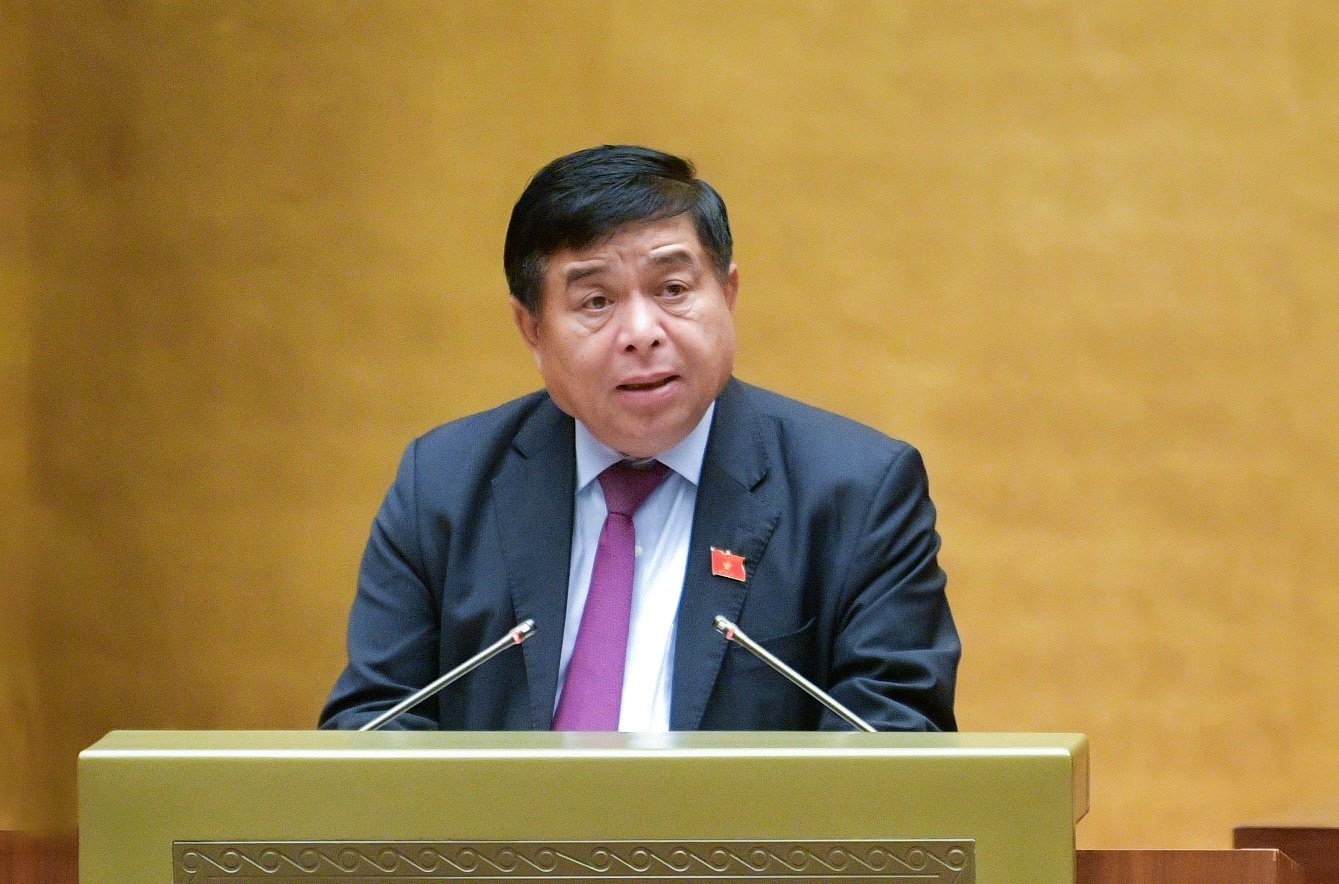 Bộ trưởng Nguyễn Chí Dũng trình bày Dự thảo Nghị quyết