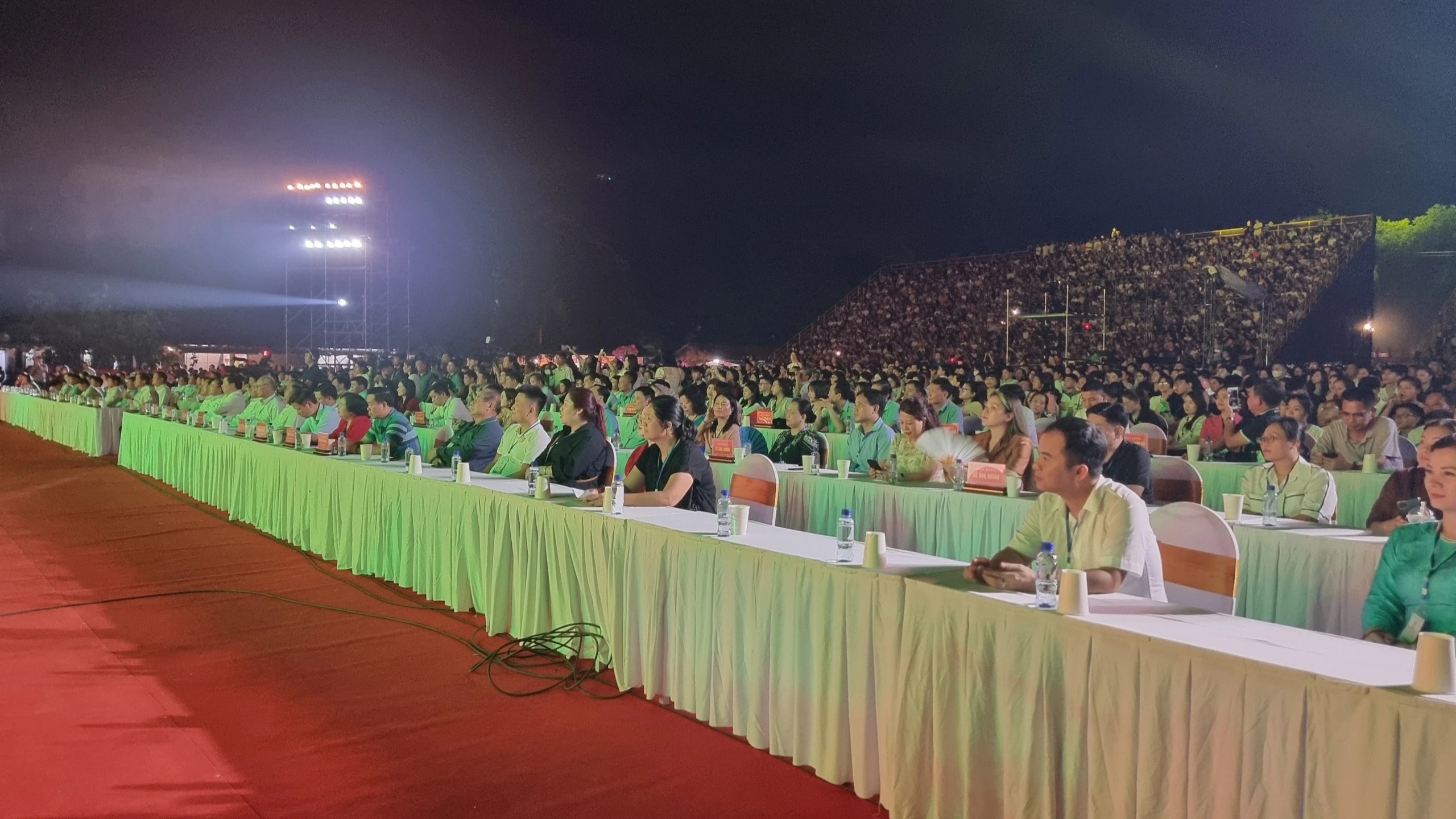 Hàng ngàn người tham dự Tuần du lịch Ninh Bình- Ảnh 2.