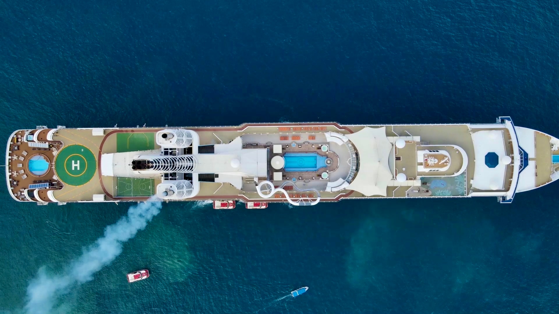 Cận cảnh siêu tàu biển đưa hơn 2.200 khách quốc tế đến Côn Đảo và TP HCM- Ảnh 4.
