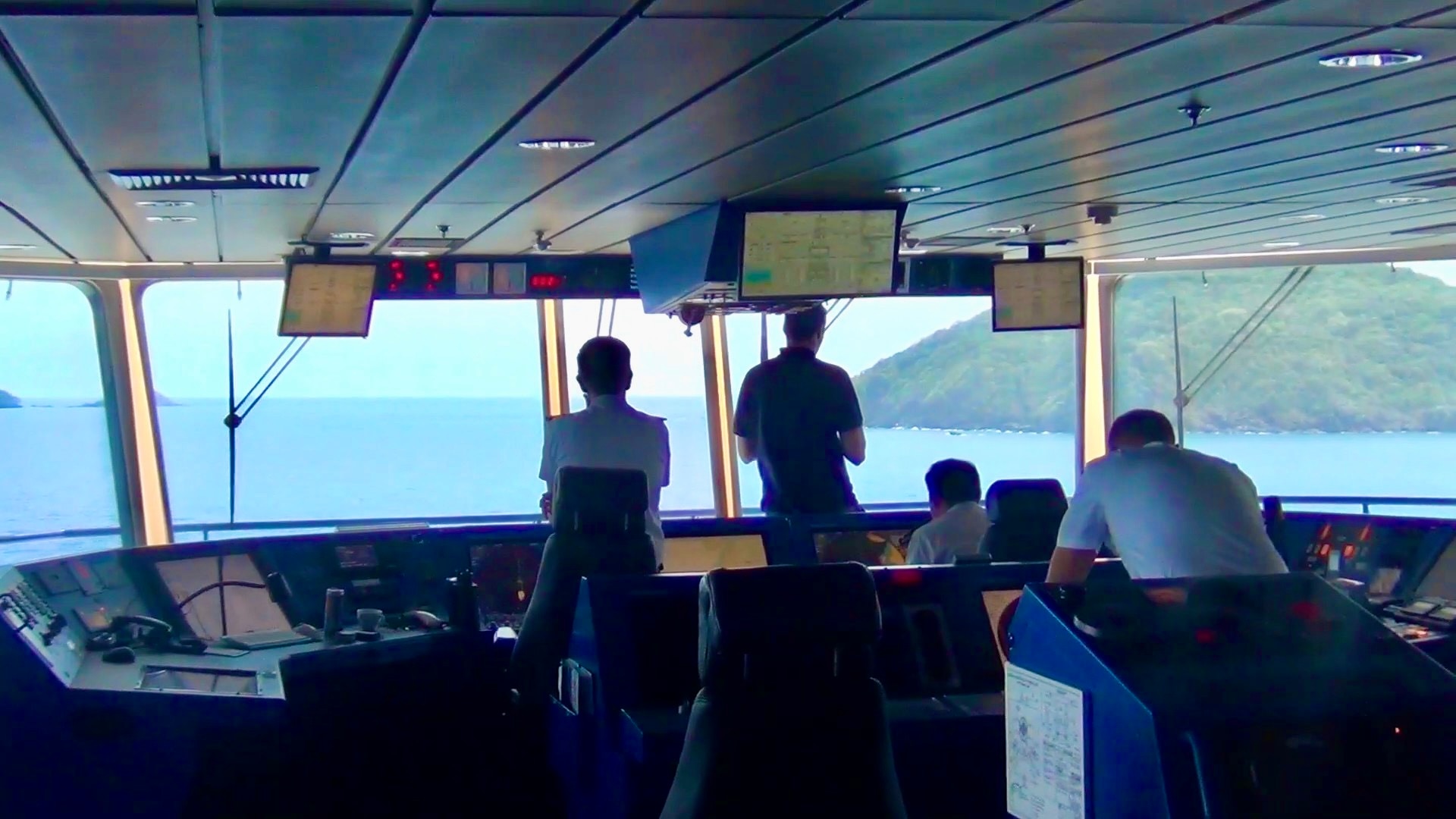Cận cảnh siêu tàu biển đưa hơn 2.200 khách quốc tế đến Côn Đảo và TP HCM- Ảnh 12.