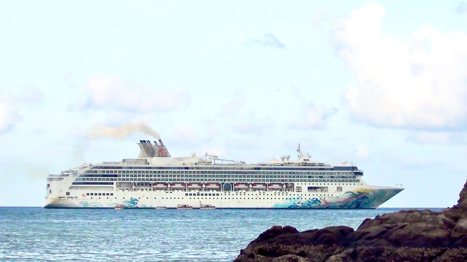 Cận cảnh siêu tàu biển đưa hơn 2.200 khách quốc tế đến Côn Đảo và TP HCM- Ảnh 21.