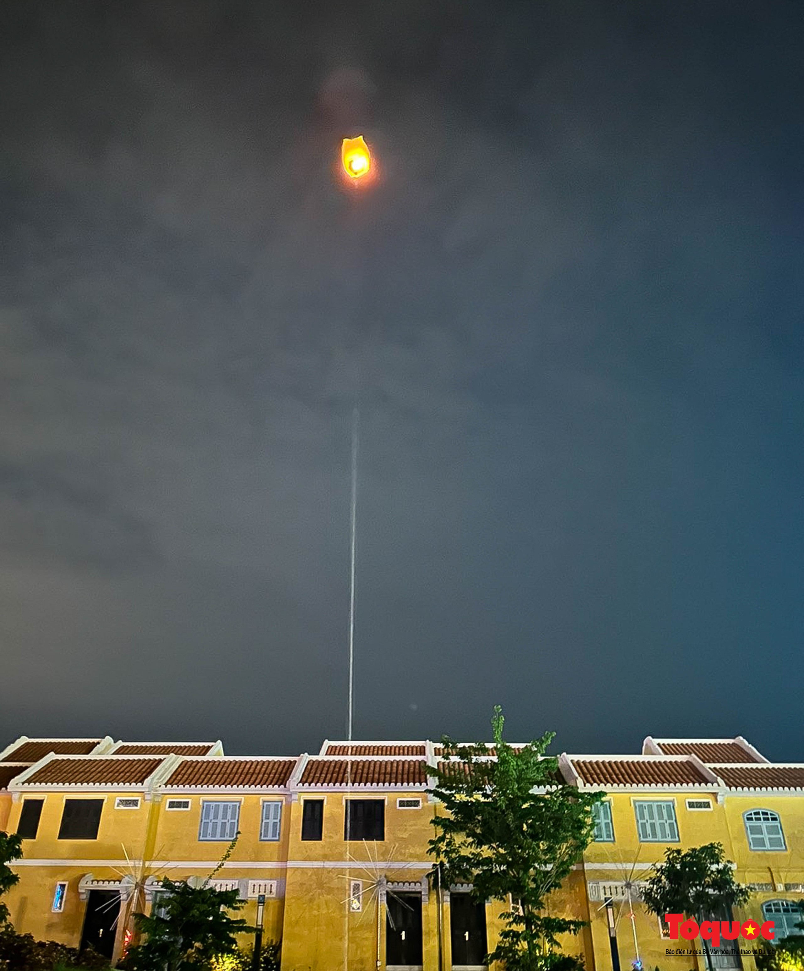 Mãn nhãn màn trình diễn ánh sáng drone light “Thắp sáng bầu trời” ở Hội An - Ảnh 8.