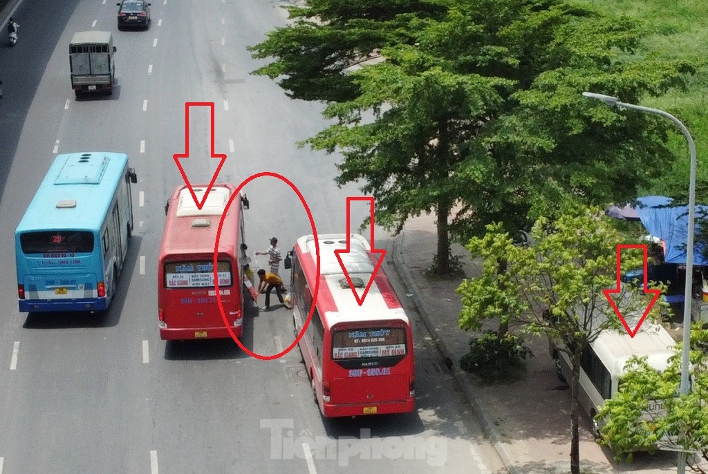Tận thấy bến xe lậu dài nửa cây số trên đường phố Hà Nội ảnh 4