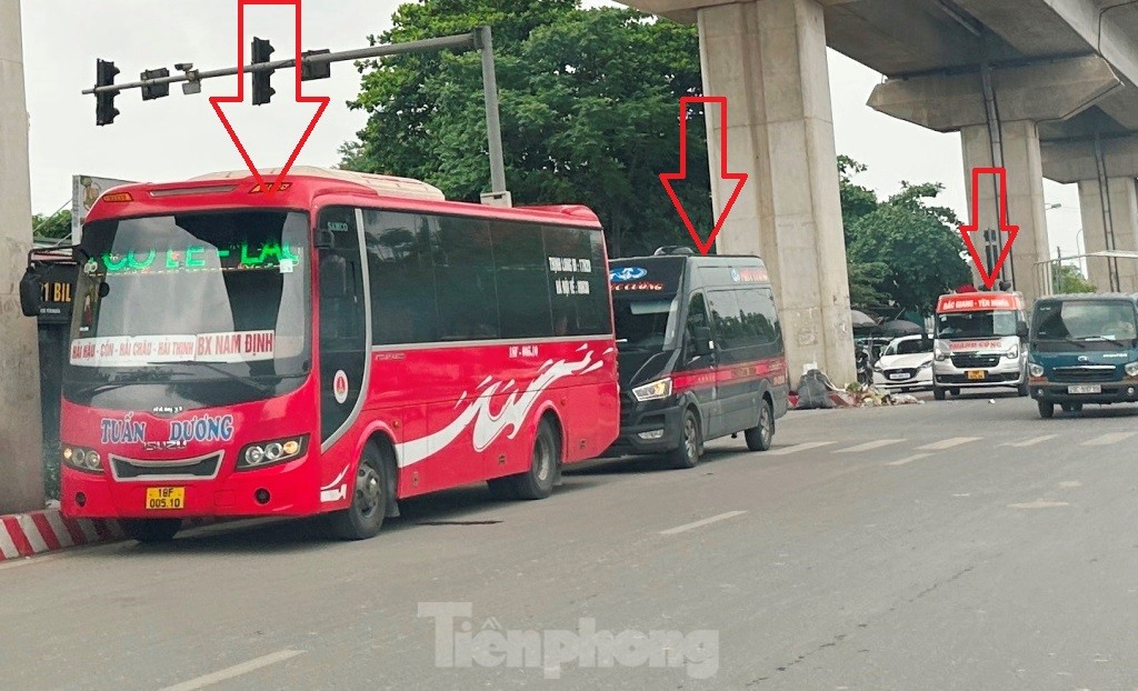 Tận thấy bến xe lậu dài nửa cây số trên đường phố Hà Nội ảnh 10